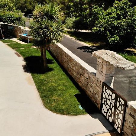 Predivan Novouredeni Apartman U Blizini Mora 班约勒 外观 照片