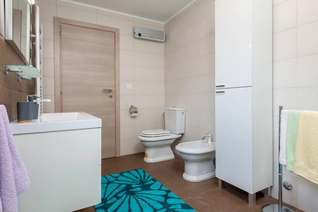 Predivan Novouredeni Apartman U Blizini Mora 班约勒 外观 照片