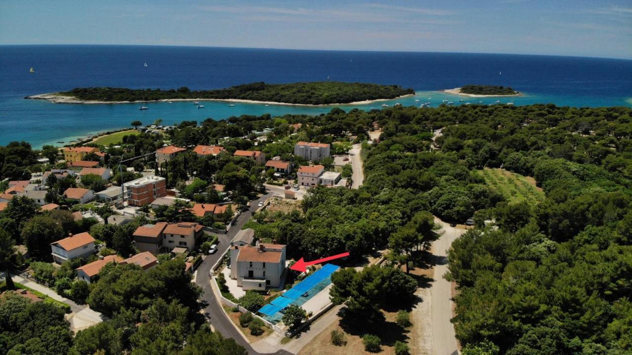 Predivan Novouredeni Apartman U Blizini Mora 班约勒 外观 照片
