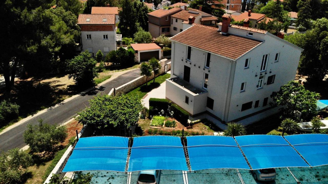 Predivan Novouredeni Apartman U Blizini Mora 班约勒 外观 照片